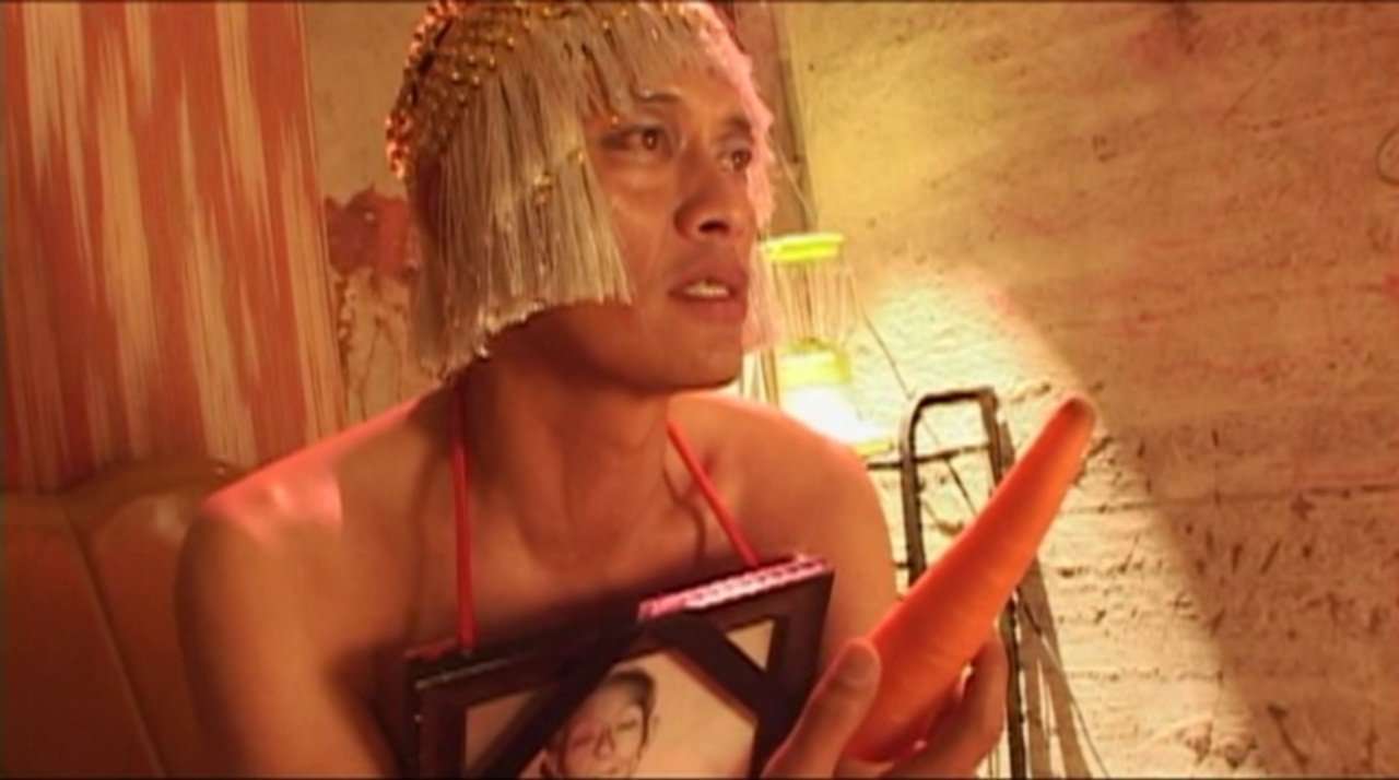 遠藤憲一、女装姿が衝撃的！バーのママ役