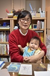 ＜乳児連れ議場に＞子育てと仕事の両立「個人の問題と片付けないで」　緒方夕佳・熊本市議に聞く （毎日新聞） - Yahoo!ニュース