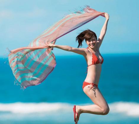 乃木坂46白石麻衣、大ヒット写真集“続編グラビア”が「女神すぎる」と話題