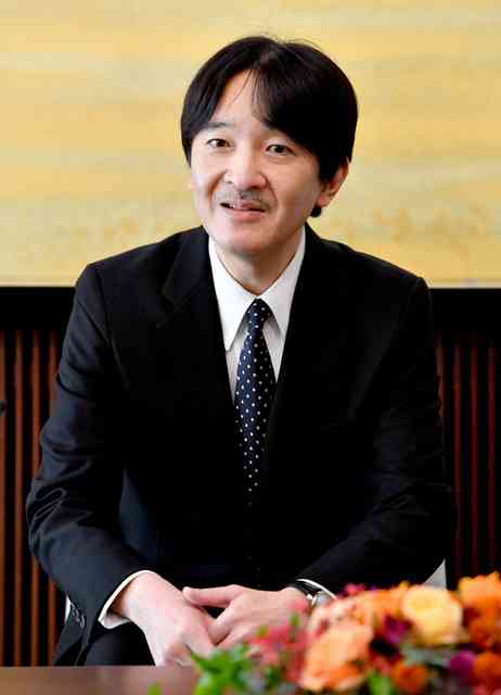 秋篠宮さま52歳　陛下退位で皇嗣「試行錯誤していく」