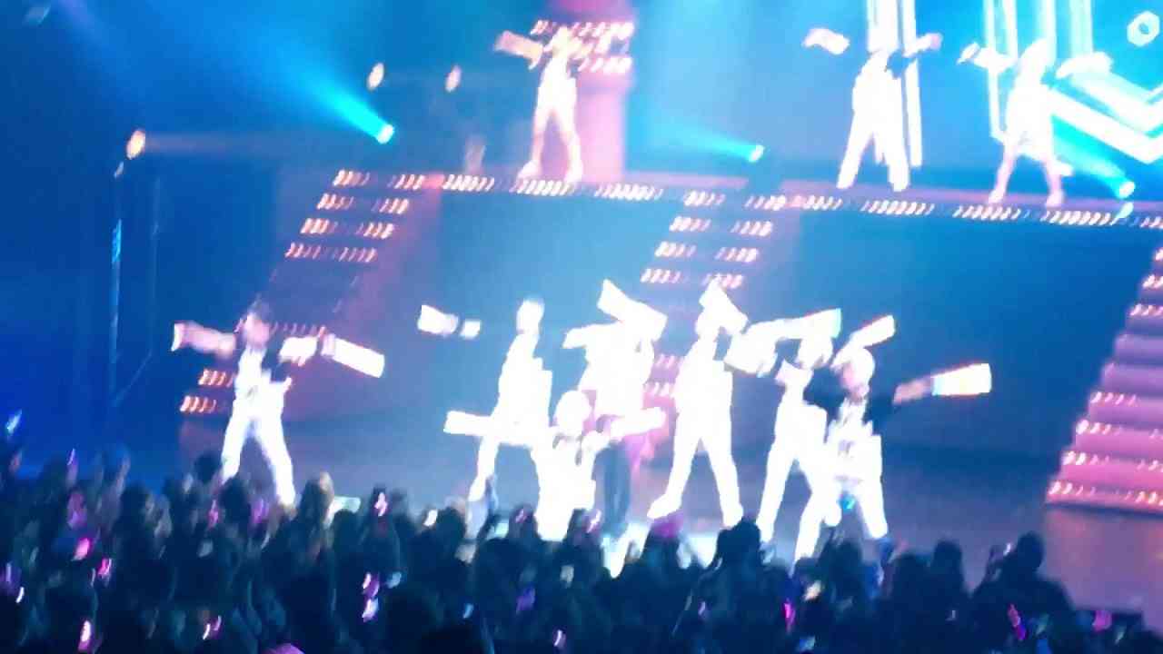 浜崎あゆみ 大阪フェスティバルホール2日目 - YouTube