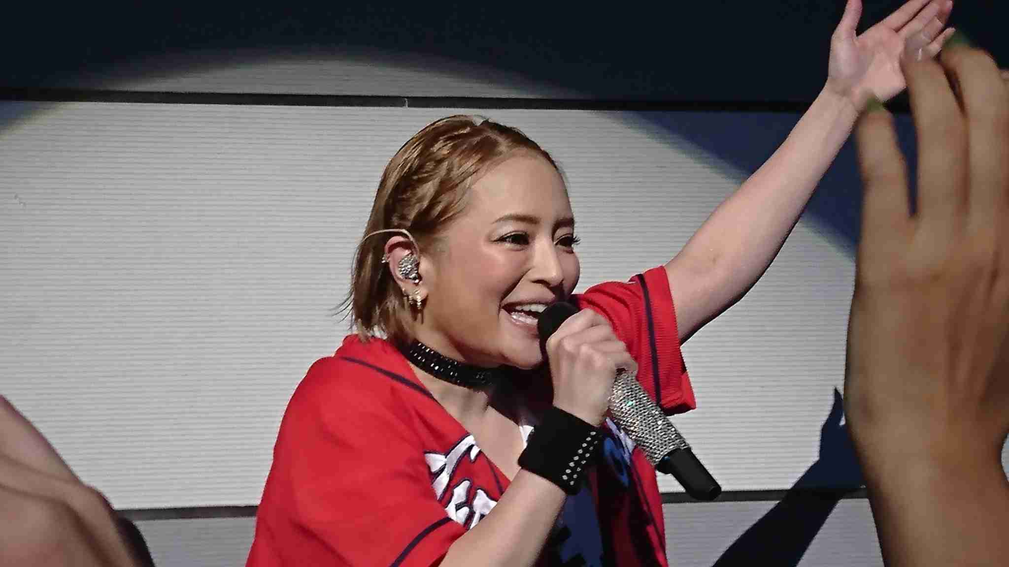 浜崎あゆみ、中止となった宮城公演の振替案内がでるも不満の声が渦巻く