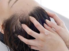 頭皮や髪の毛に良いと言われる、ヘッドスパとは？ 体験談から紐解く実際の効果を追う