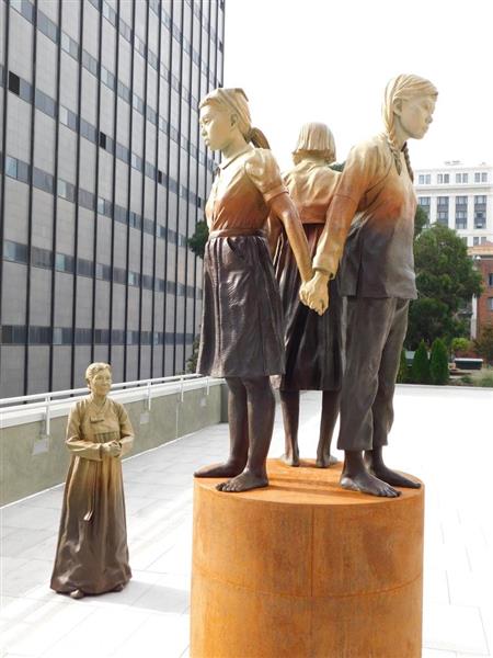 【歴史戦】サンフランシスコ市、慰安婦像の寄贈受け入れ　市長が文書に署名 - 産経ニュース