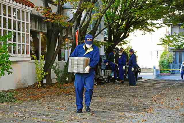 喫茶店内で発砲、男性重傷　暴力団関係者の男逮捕