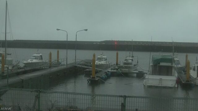 「北朝鮮から来た」木造船が漂着 国籍不明の男性8人