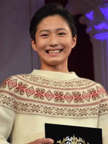 JUNONスーパーボーイGPに日大1年生・綱啓永さん 過去最多1万7293人の頂点に立ち涙