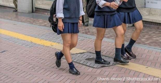 露出狂を追いかける教師が、見ていた女子生徒に向けてピース→理由に感動 | BUZZmag