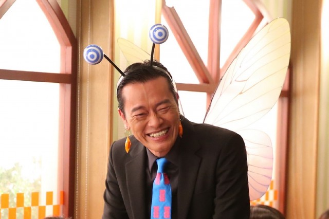 遠藤憲一、女装姿が衝撃的！バーのママ役