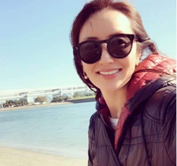 矢田亜希子、保護者会へ向かうサングラス姿に「女優の貫禄」!