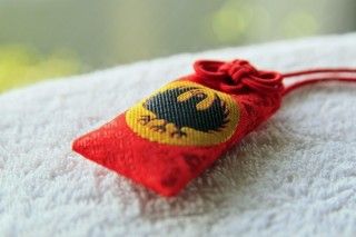 もうすぐお正月！日本全国、可愛いお守り