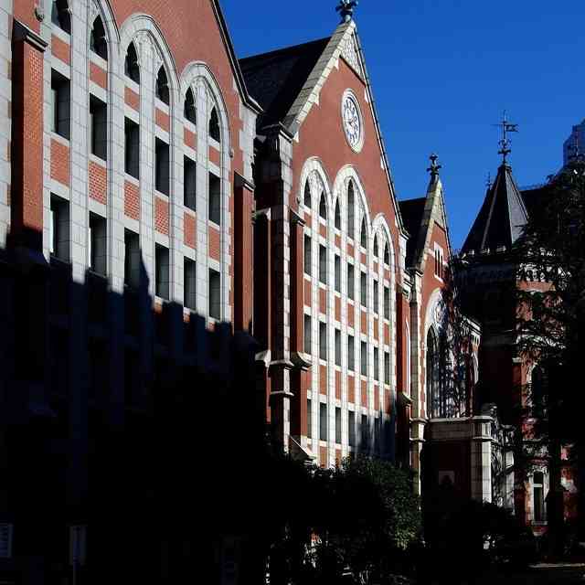 集団準強姦容疑 慶応大の男子学生6人を不起訴処分に
