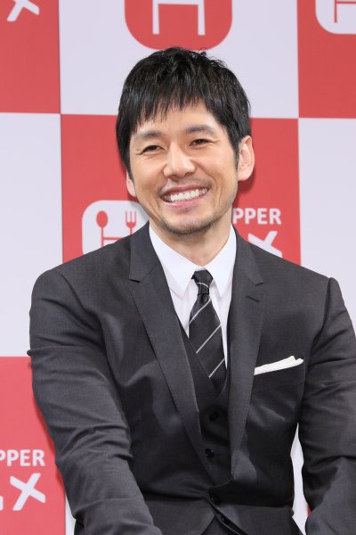 西島秀俊が課す厳しい「掟」妻は今も完璧に遵守中か