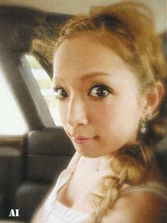 浜崎あゆみ、“チュー顔”写真公開で「全てが可愛すぎ」「お肌ちゅるちゅる」