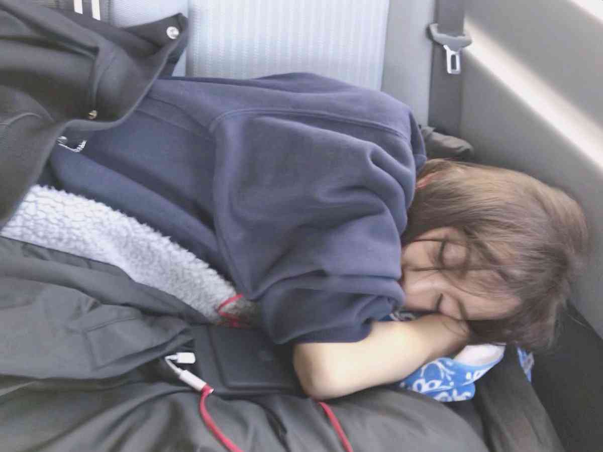 板野 友美 寝顔