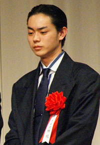 菅田将暉の歌唱力に「微妙」な評価 所属事務所の戦略に疑問も - ライブドアニュース