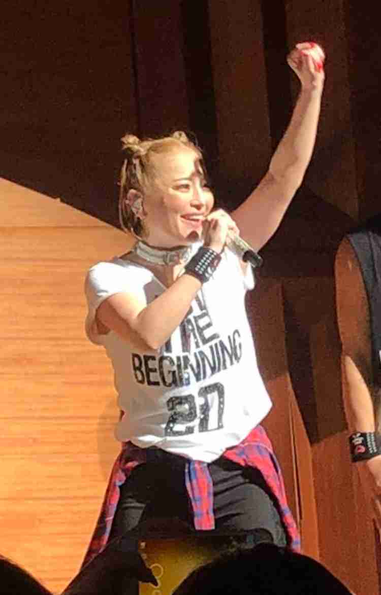 浜崎あゆみ、“チュー顔”写真公開で「全てが可愛すぎ」「お肌ちゅるちゅる」