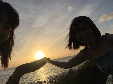 小林麻耶と市川海老蔵が同じポーズの「匂わせ写真」をブログに投稿