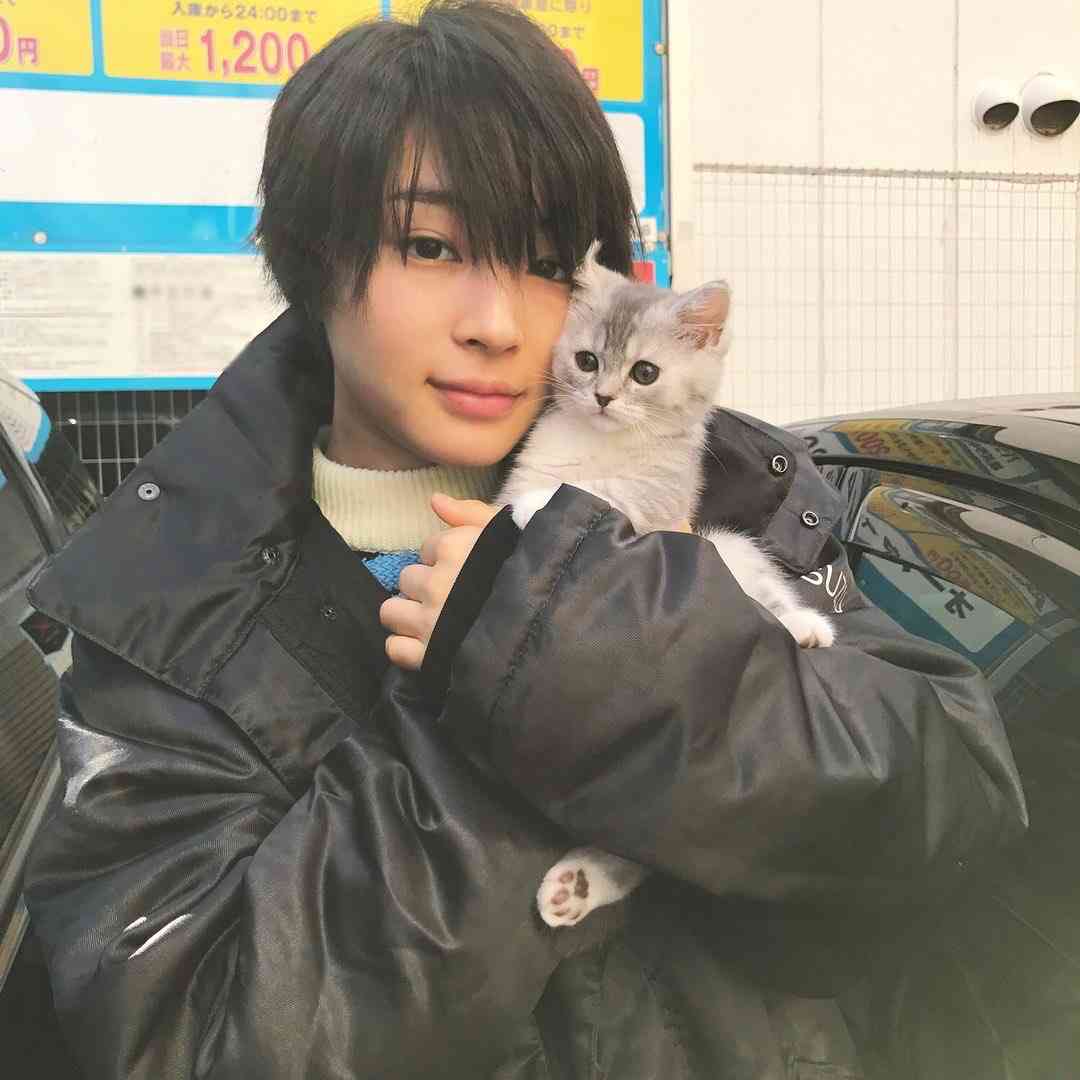 猫を抱く広瀬すずが美少女すぎると話題　「猫になりたい」の声続出