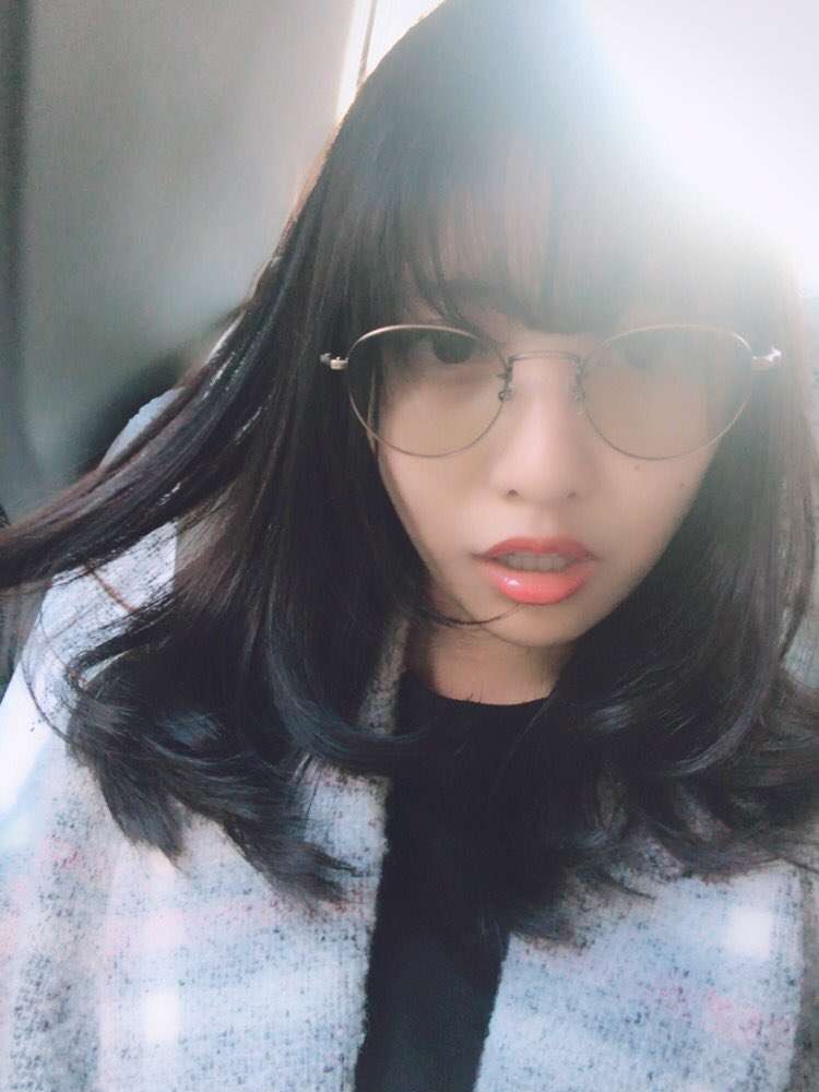 佐野ひなこ「前髪切っちゃった」突然のイメチェンに絶賛の声