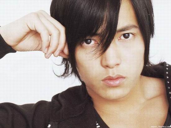 山下智久が7月8日スタートのフジテレビ系月9ドラマ「SUMMER NUDE」の主題歌で真心ブラザーズの「サマーヌード」をカバー