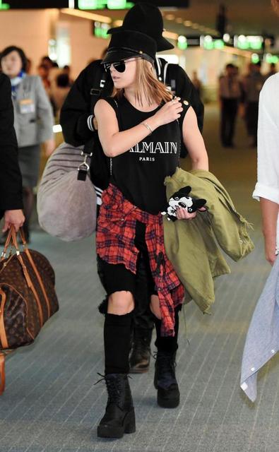 浜崎あゆみ、“チュー顔”写真公開で「全てが可愛すぎ」「お肌ちゅるちゅる」
