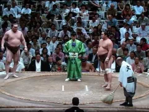 白鵬荒技ー平成24年9月場所十二日目妙義龍戦 - YouTube