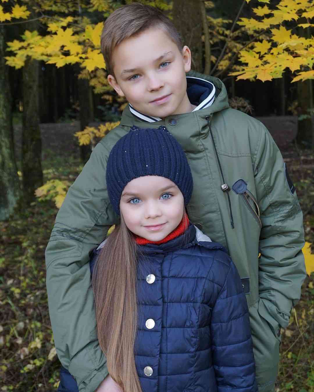 “世界一美しい少女”6歳のモデルのInstagramのフォロワーが60万人を突破 兄もイケメン