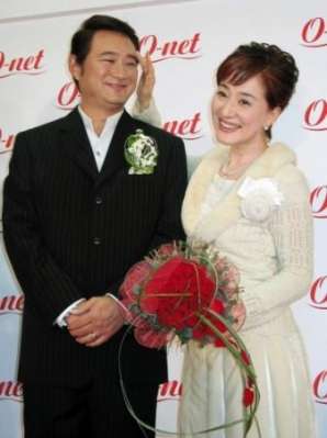 松居一代、夫・船越英一郎の携帯「今年だけで3回折った」