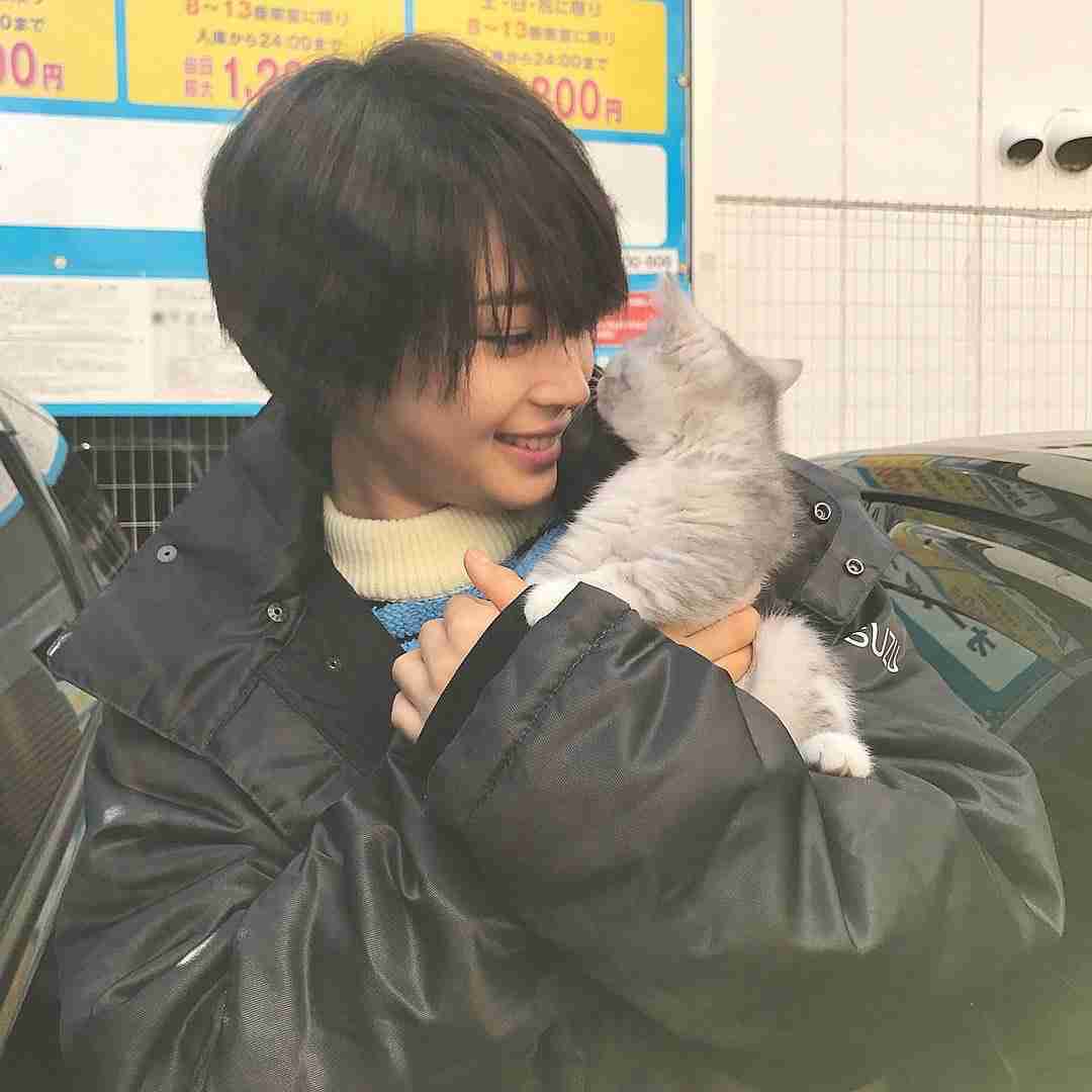 猫を抱く広瀬すずが美少女すぎると話題　「猫になりたい」の声続出