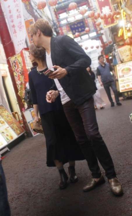 堀北真希 茶髪ショートに…親子3人の休日で見せた激変の今