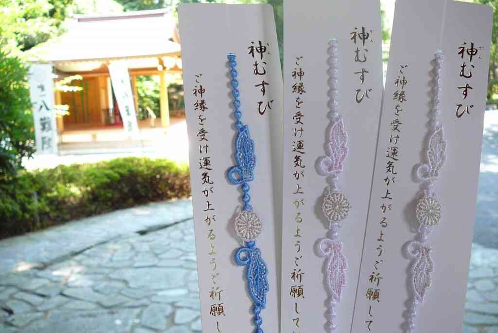 もうすぐお正月！日本全国、可愛いお守り