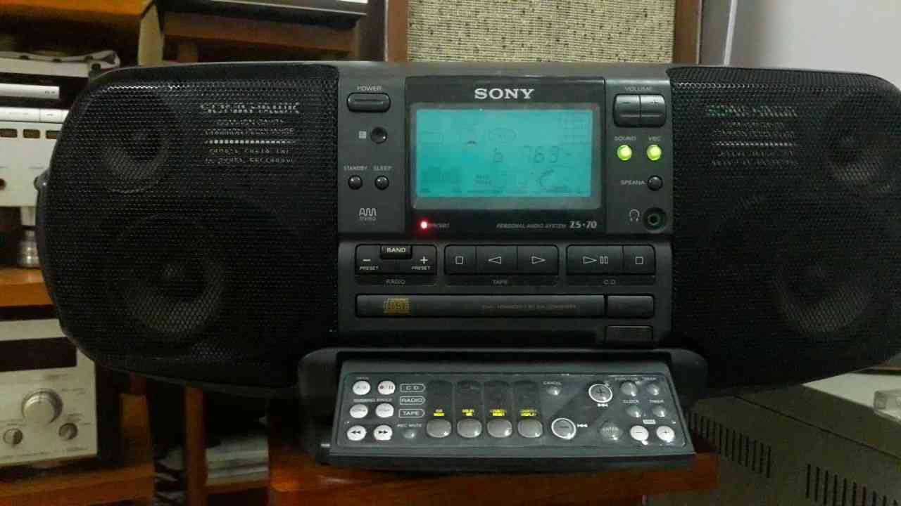 若者の間で今 ラジカセ が売れている ガールズちゃんねる Girls Channel