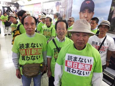 「駅と電車内の迷惑行為ランキング」発表　2位は「座席の座り方」、1位は9年連続で…　