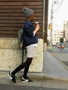 リュックとスニーカーを使ったおしゃれなコーデを教えてください。