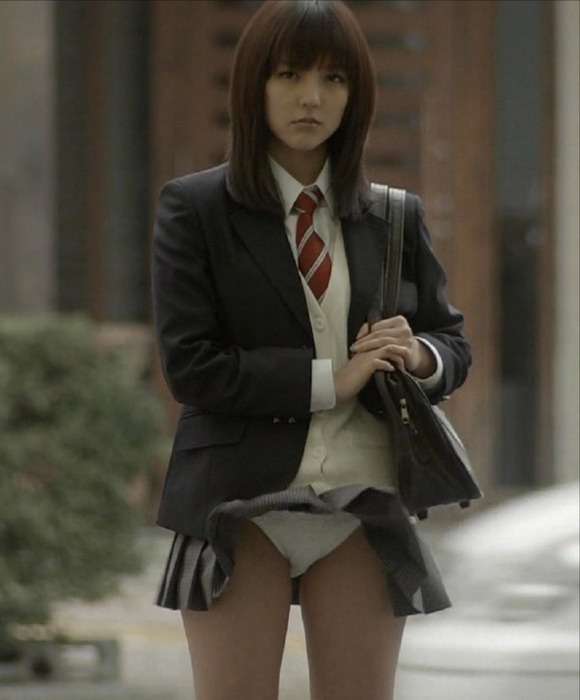 真野恵里菜、白ニット姿に反響 「可愛すぎて気絶した」