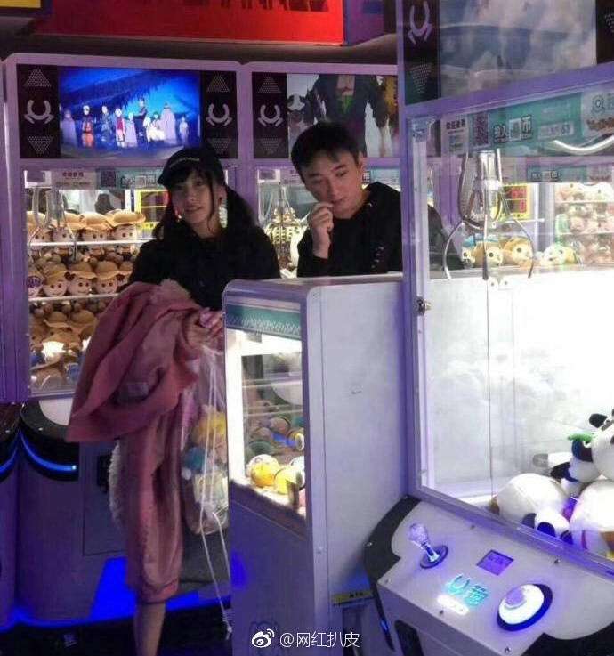 佐野ひなこが中国大富豪の愛人に?「中国にハマッてる」「ゲーセンで高級バッグを…」