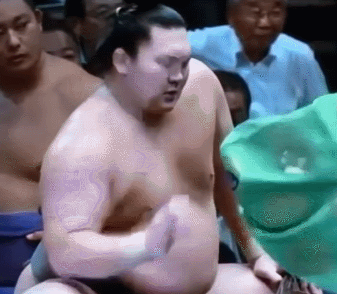 横綱・白鵬が休場　4日目嘉風戦で左足親指を負傷