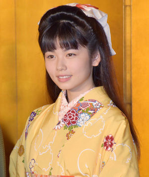 “新成人”小芝風花＆藤田ニコルが振袖姿で抱負