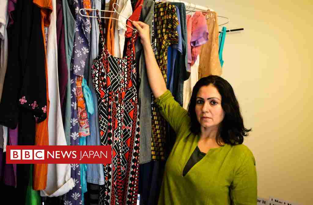 どんな服を着ていたの……性的暴行の被害者の服を集める - BBCニュース