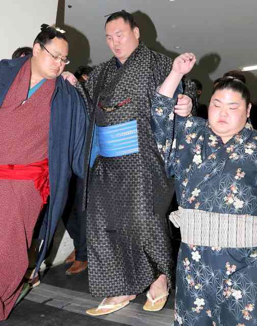 横綱・白鵬が休場　４日目嘉風戦で左足親指を負傷 : スポーツ報知