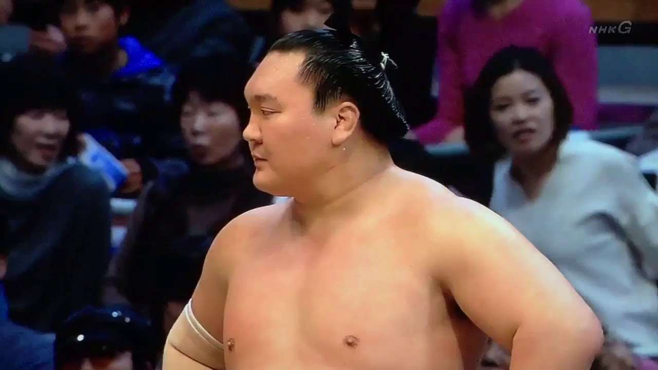 【大相撲 九州場所】白鵬が嘉風に負けてゴネる アナ「こんなシーンは見たことない！こんなシーンはあってはならない！」 - YouTube