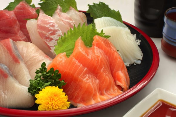 お刺身の「つま」は食べる？　「食べる派・食べない派」の本音に驚愕