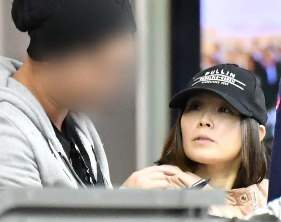 元・愛内里菜　シンママ美談の陰で…長男置いて社長と不倫旅行