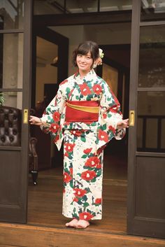 橋本環奈“振袖”で新年の挨拶 素敵なお年玉に「初かわいい人いただきました!」