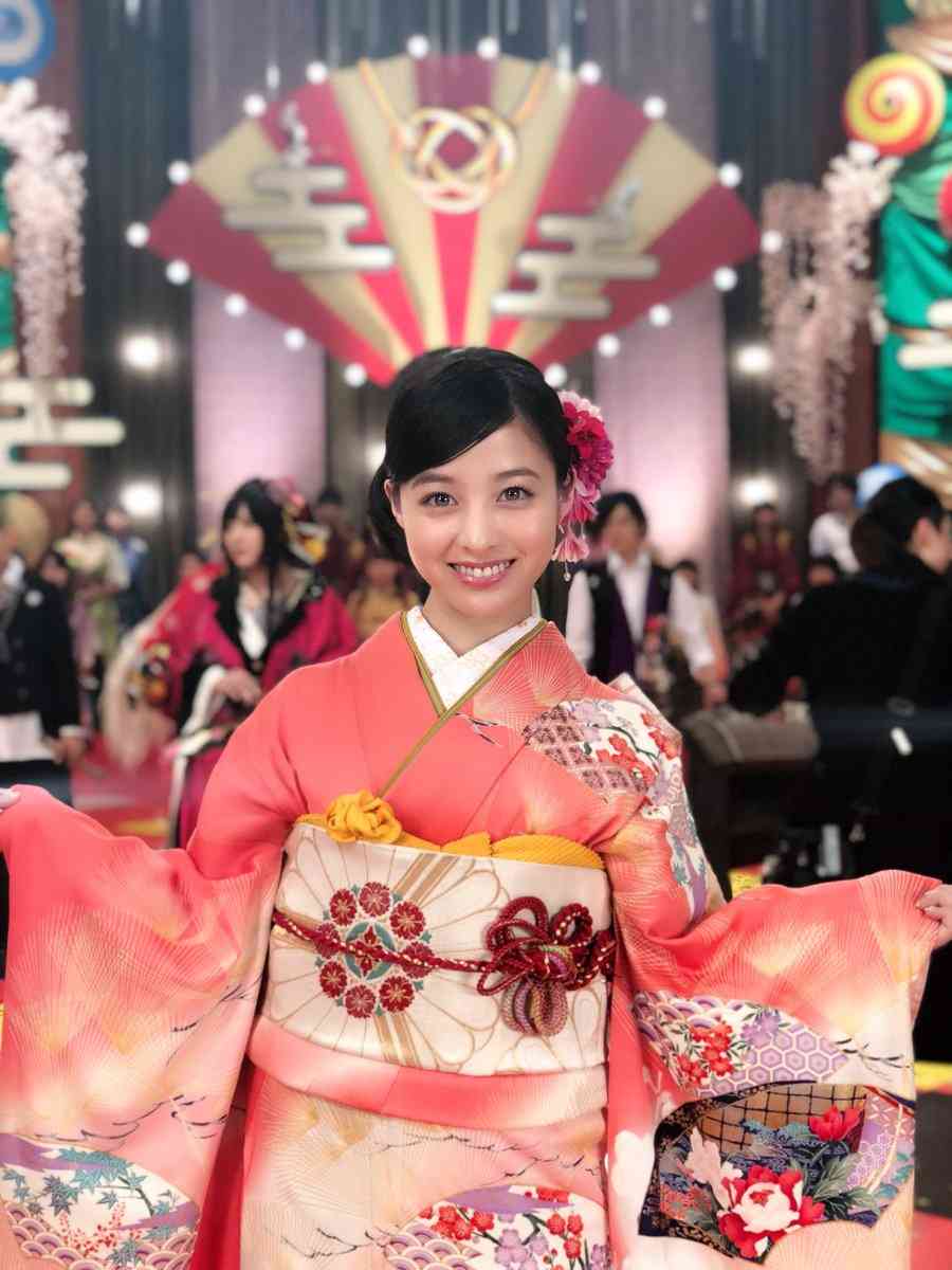 橋本環奈“振袖”で新年の挨拶　素敵なお年玉に「初かわいい人いただきました！」