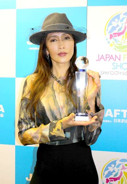 工藤静香、釣り歴３０年以上で表彰され「東京湾の魚は制覇した感じ」 : スポーツ報知