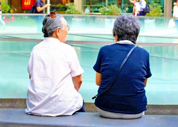 成人女性の7割は「100歳まで生きたくない」4人に1人は「夫には70歳まで働き続けてほしい」と回答
