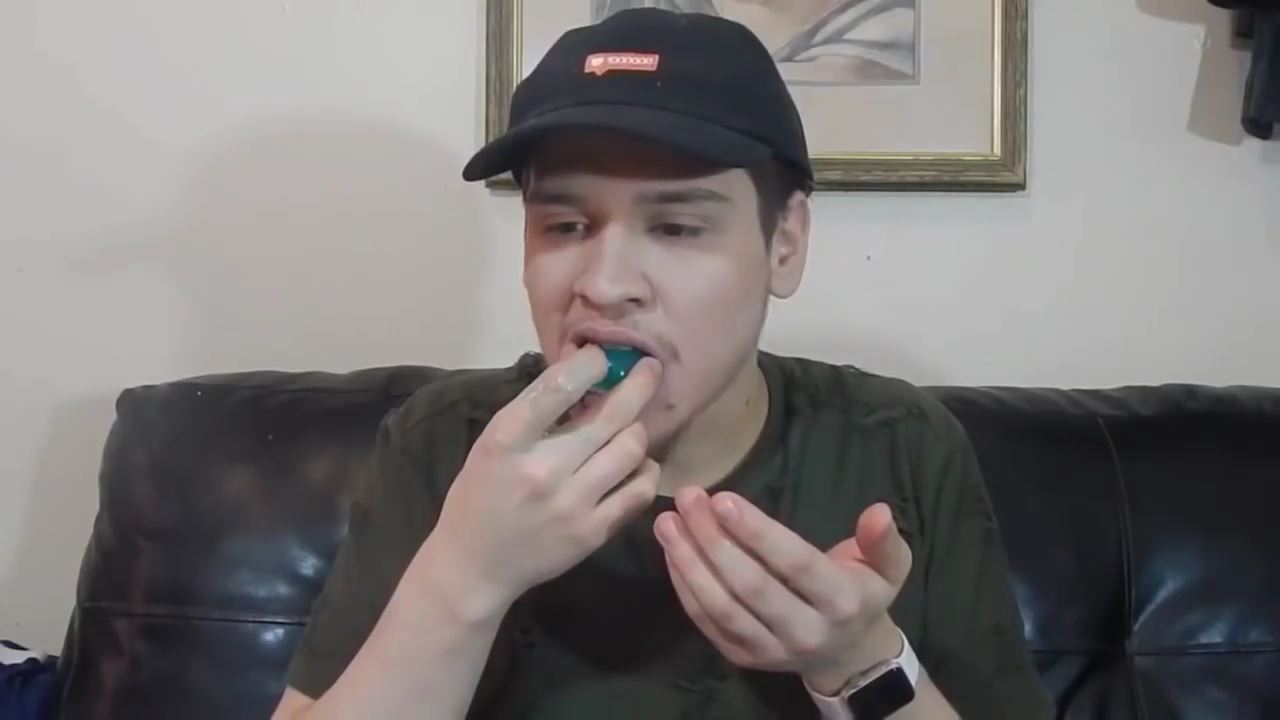 アメリカで タイドポッドチャレンジ という洗剤を食べる遊びが大流行 挑戦後に嘔吐する人が続出 ガールズちゃんねる Girls Channel