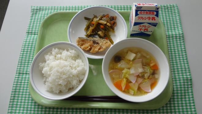小学校の女性教諭処分　嘔吐するまで給食食べさす